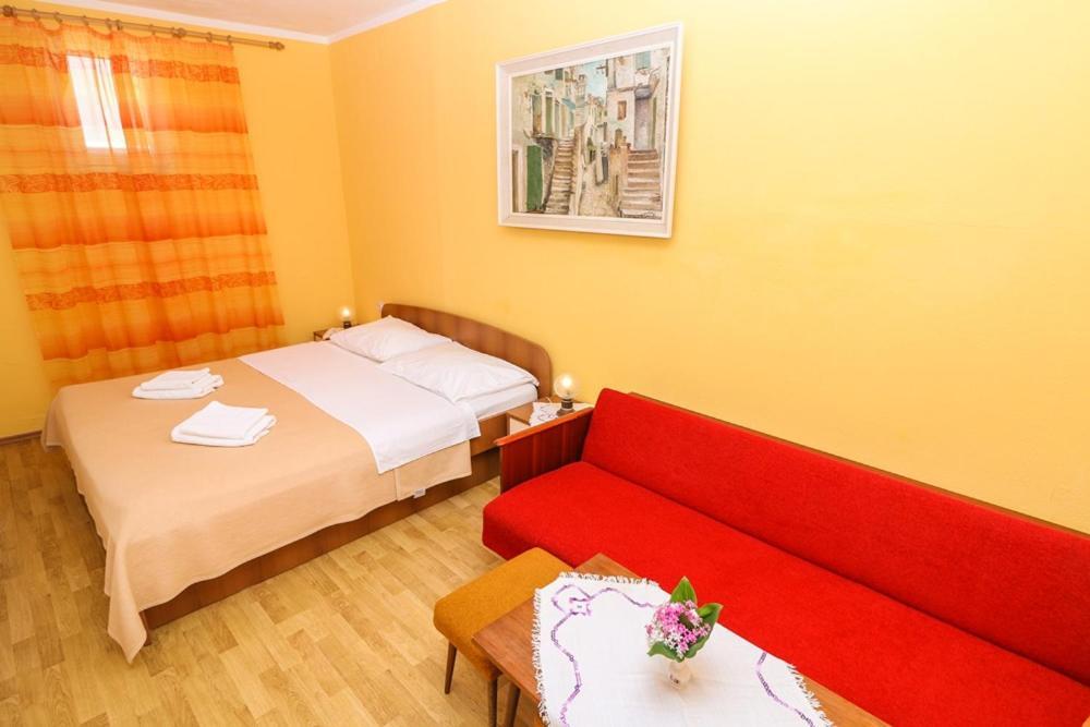 Double Rooms Tomica 2 With Balcony Baška Buitenkant foto