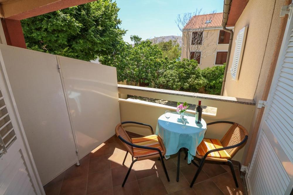 Double Rooms Tomica 2 With Balcony Baška Buitenkant foto