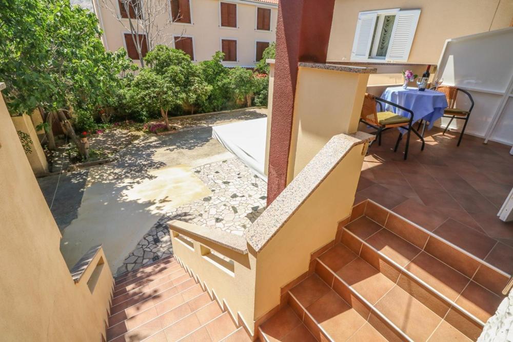 Double Rooms Tomica 2 With Balcony Baška Buitenkant foto