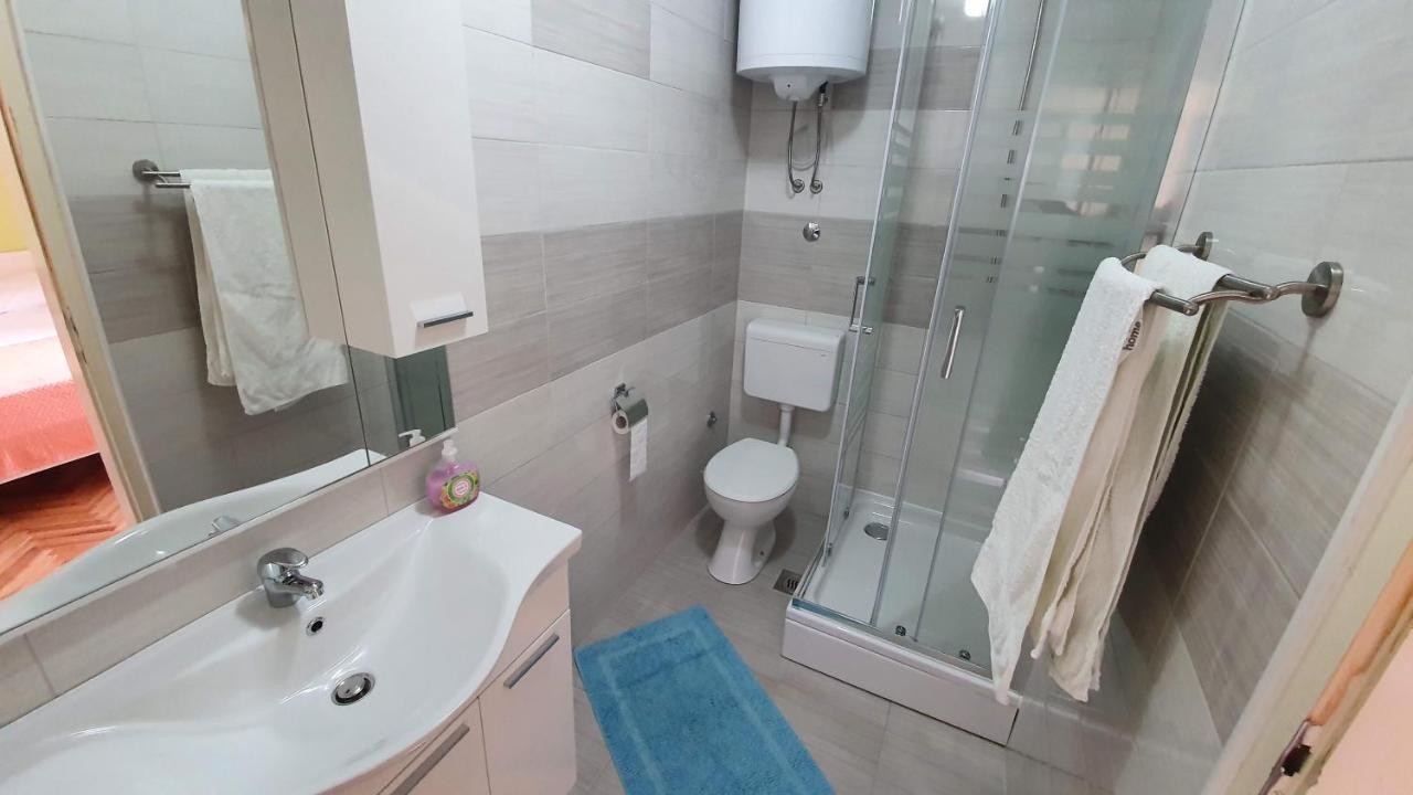 Double Rooms Tomica 2 With Balcony Baška Buitenkant foto