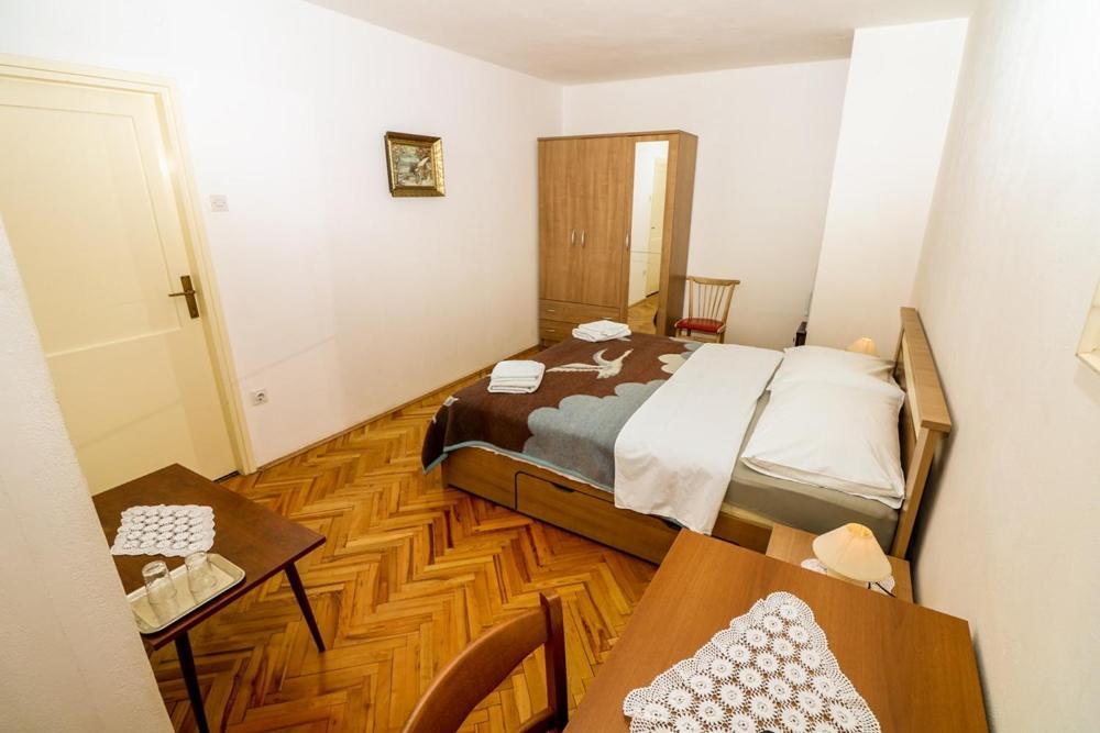Double Rooms Tomica 2 With Balcony Baška Buitenkant foto