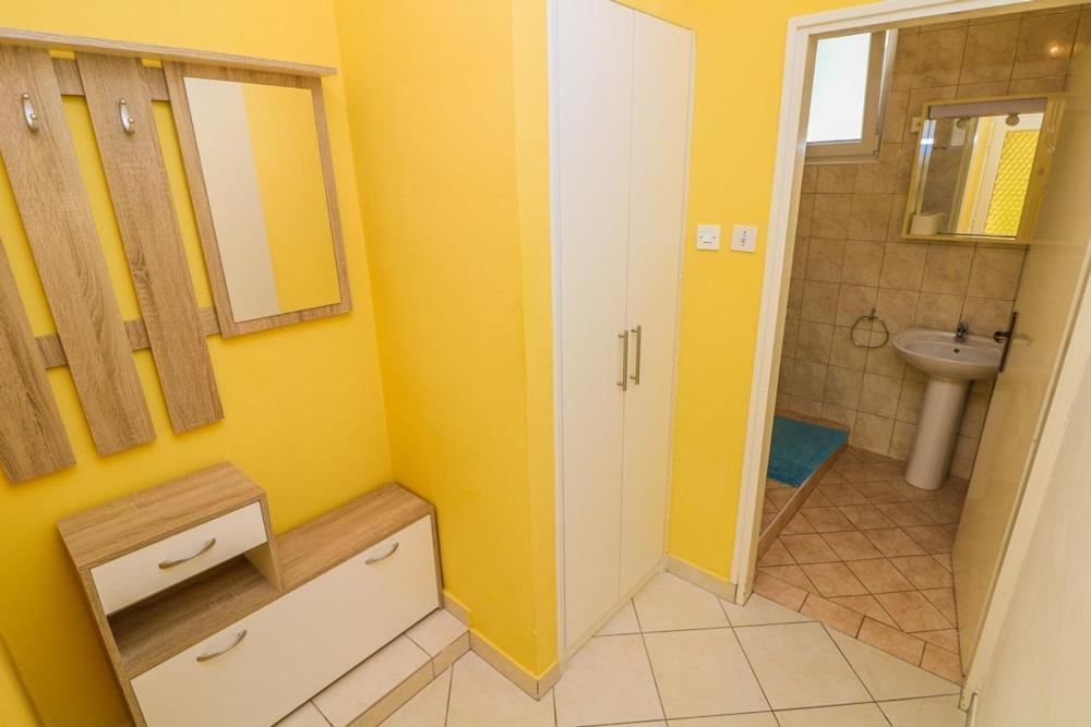 Double Rooms Tomica 2 With Balcony Baška Buitenkant foto