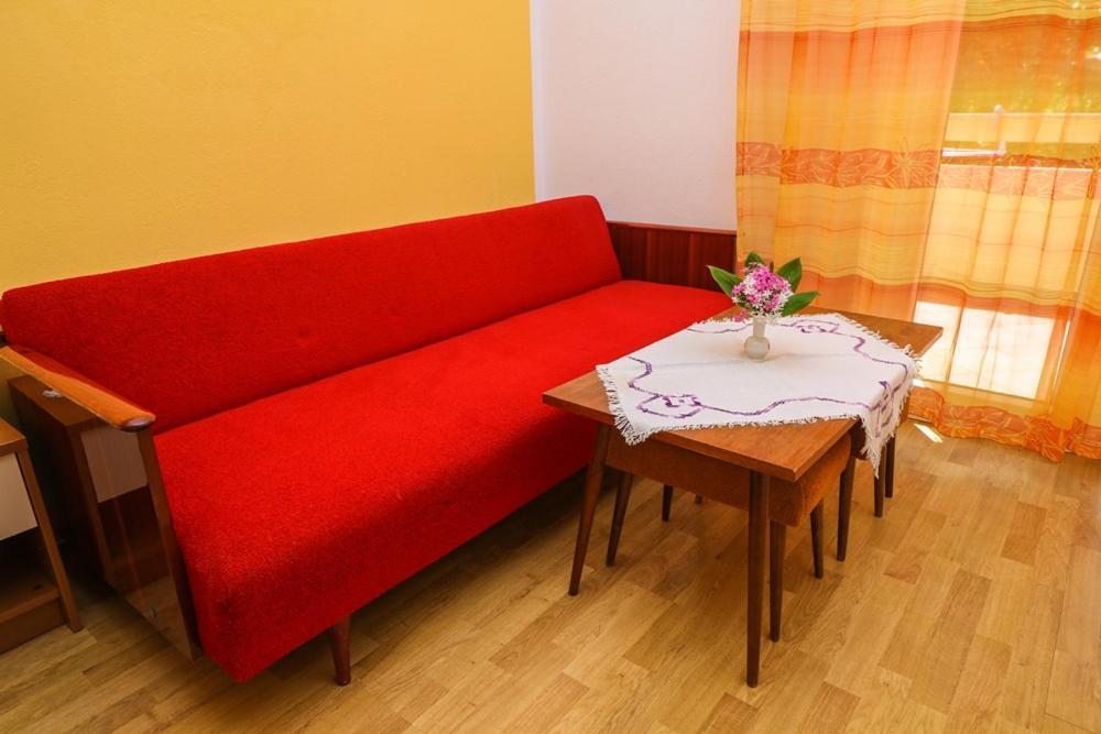 Double Rooms Tomica 2 With Balcony Baška Buitenkant foto