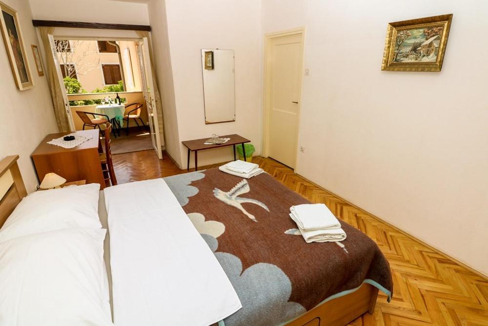 Double Rooms Tomica 2 With Balcony Baška Buitenkant foto