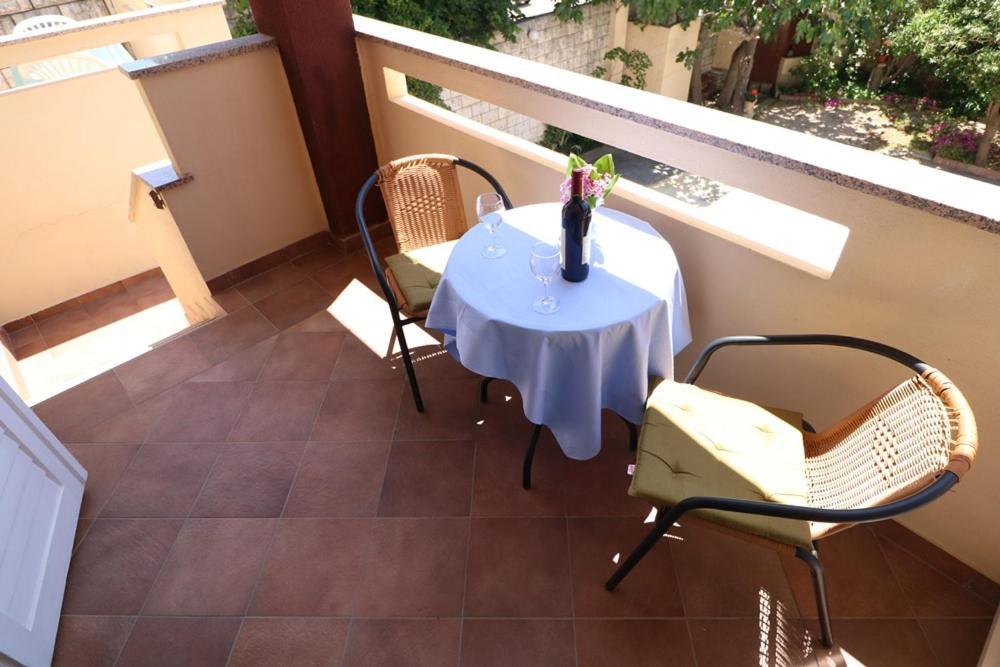 Double Rooms Tomica 2 With Balcony Baška Buitenkant foto