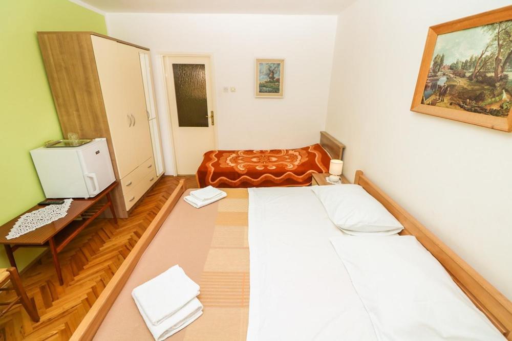 Double Rooms Tomica 2 With Balcony Baška Buitenkant foto