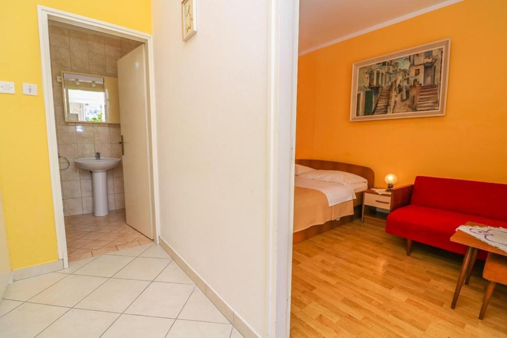 Double Rooms Tomica 2 With Balcony Baška Buitenkant foto